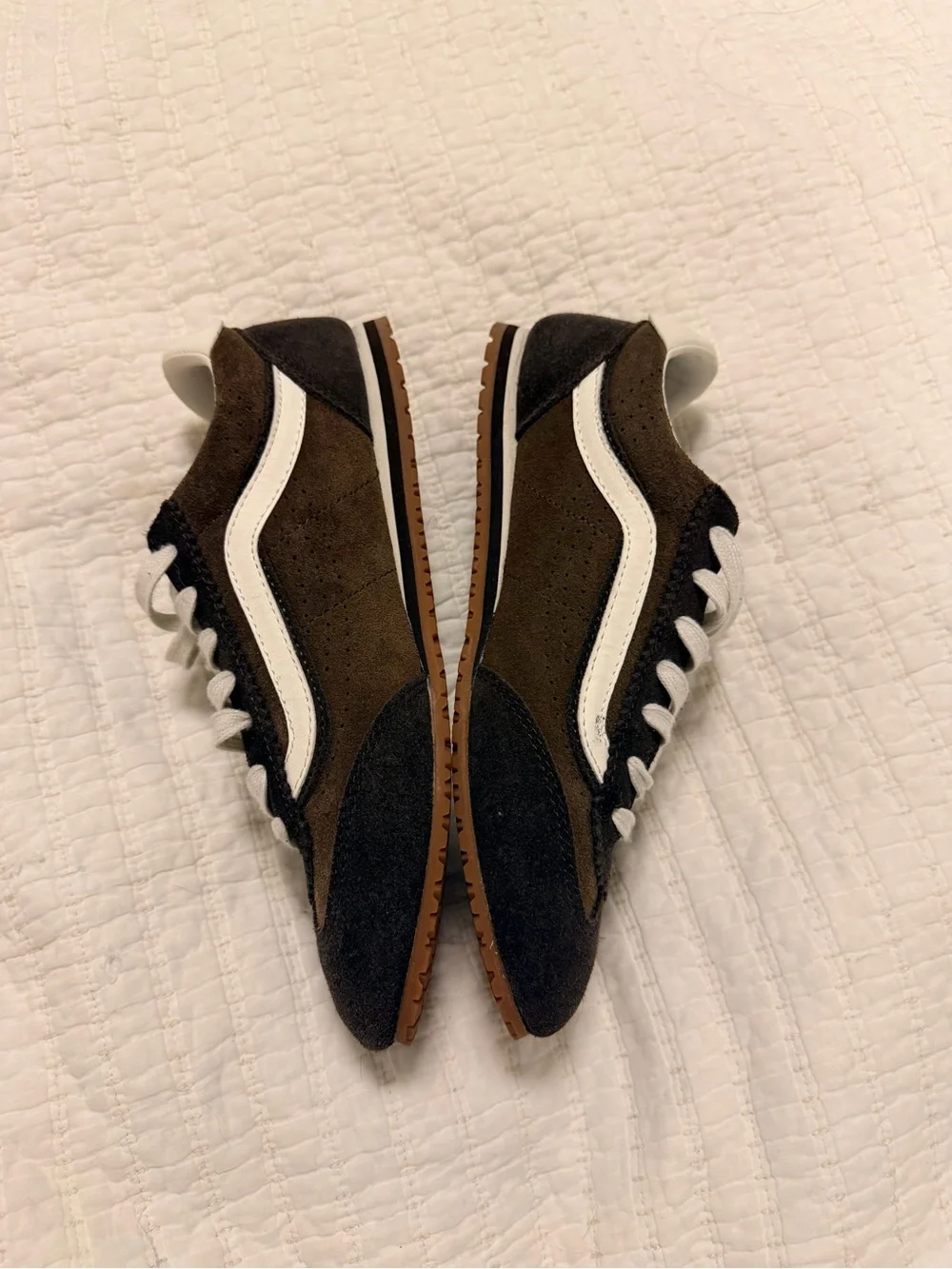 Vans Women’s Super Lowpro Shoe 8.5 | Brown and white